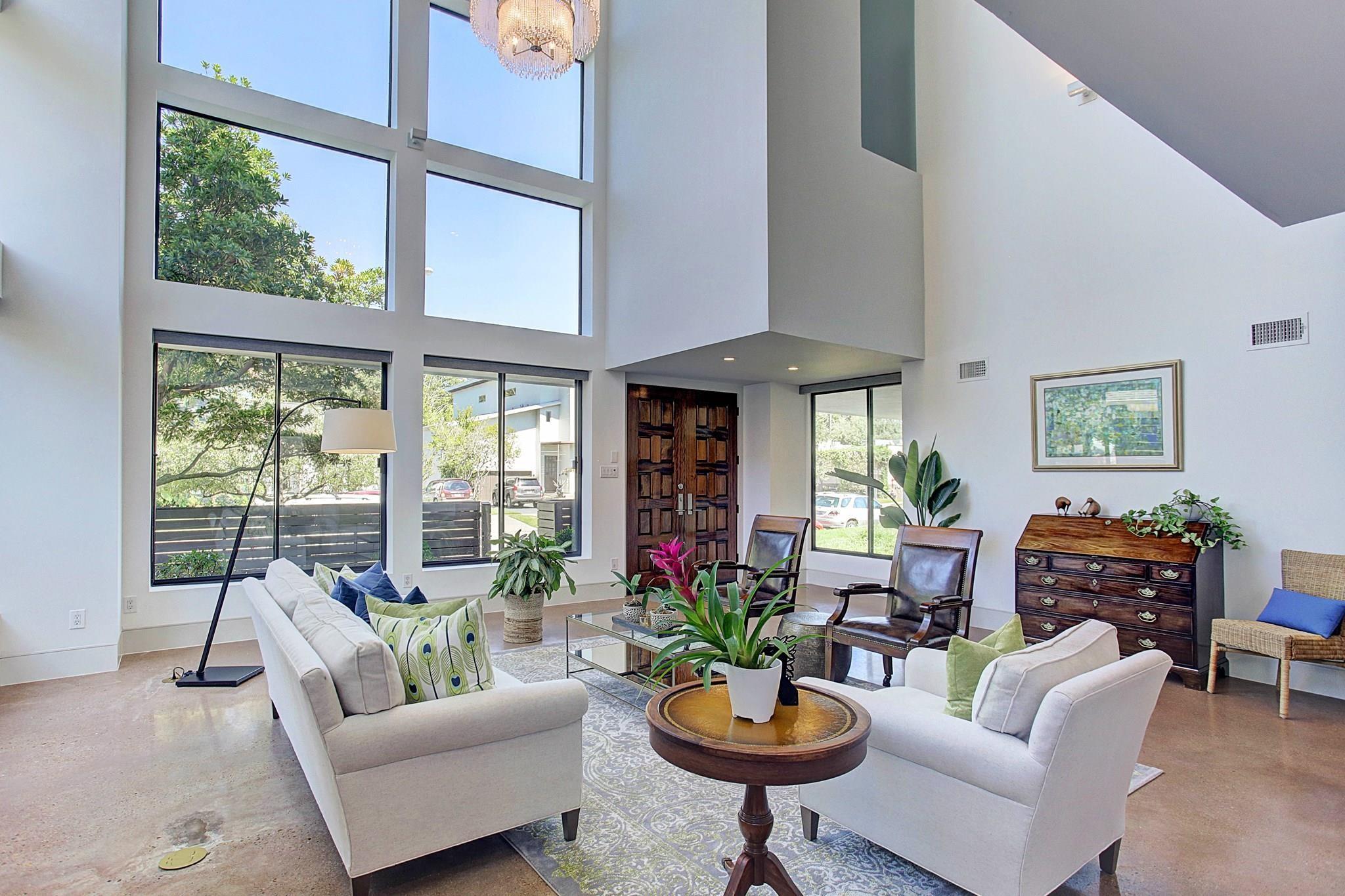 734 E 8th Street