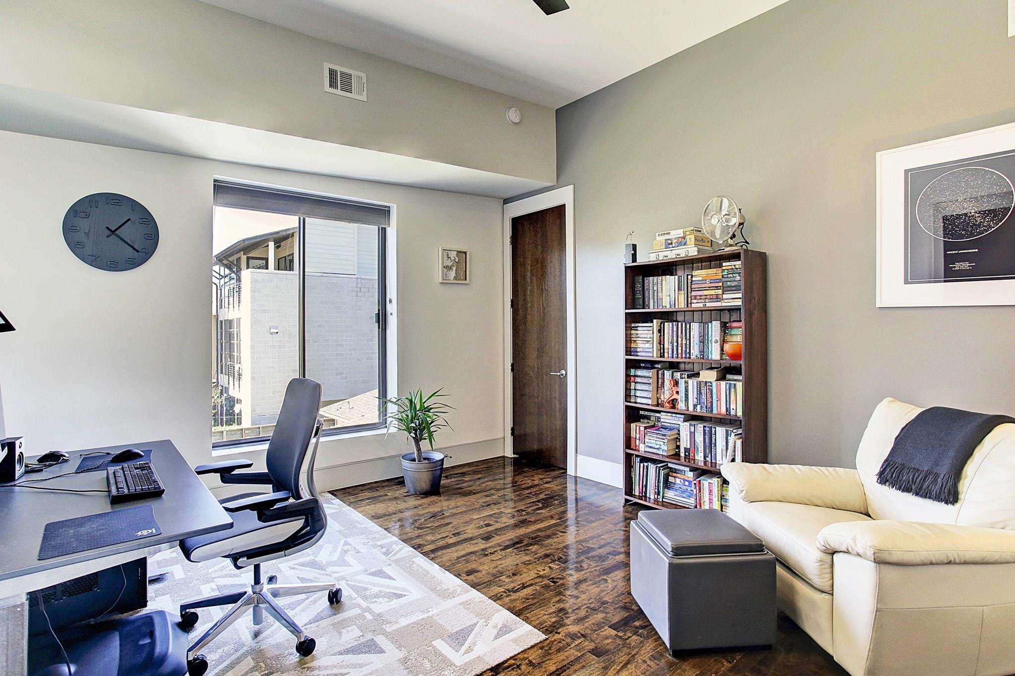 734 E 8th Street