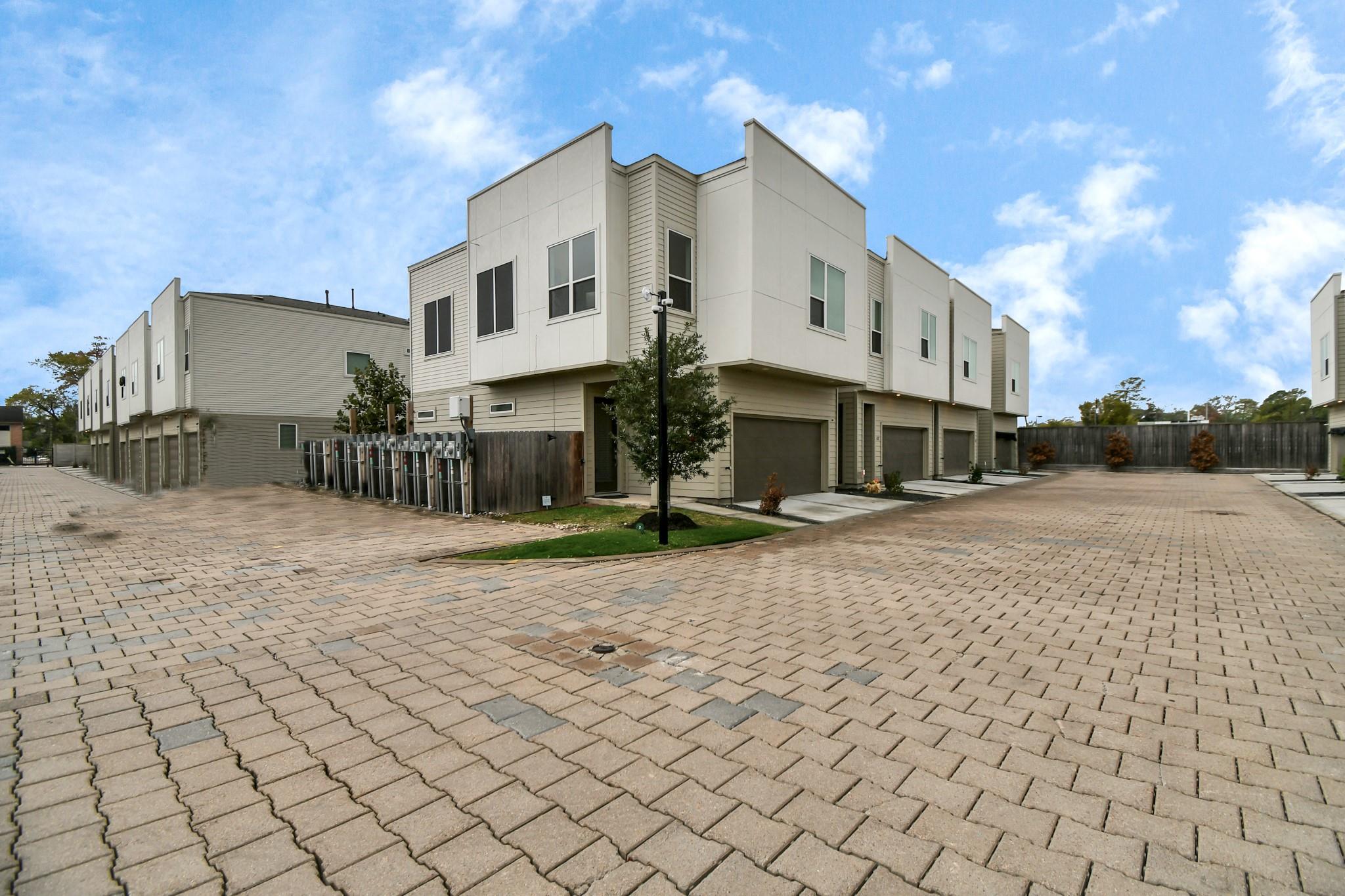 619 Thornton Oaks Lane