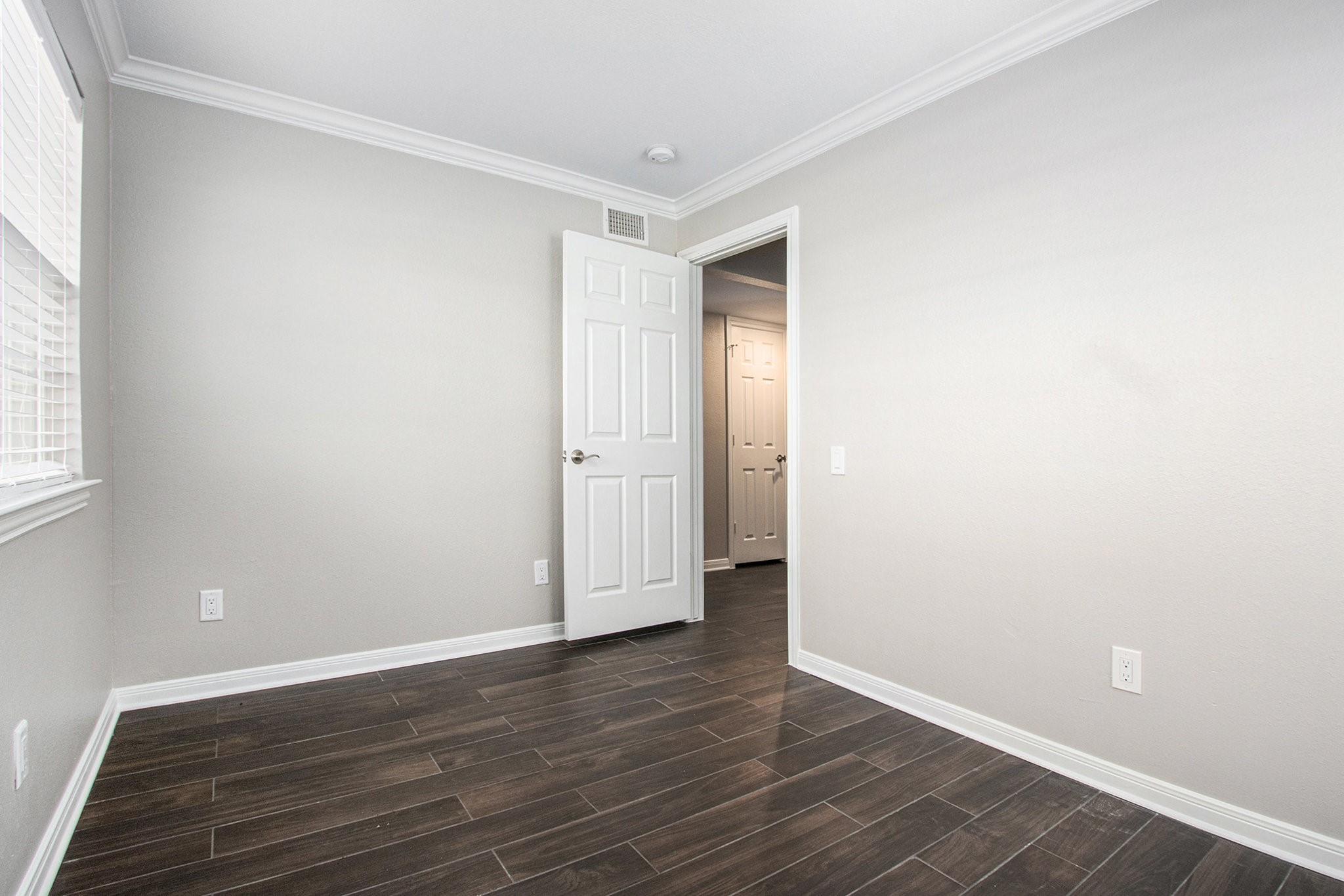 1880 White Oak Drive # 111