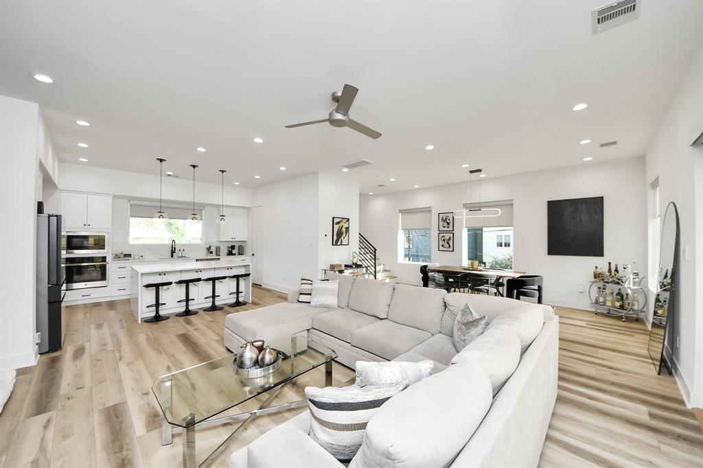 1044 W 17th Street