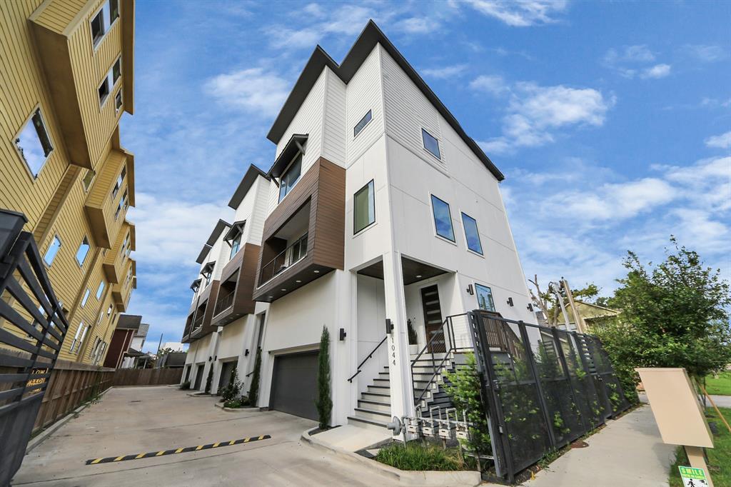 1044 W 17th Street