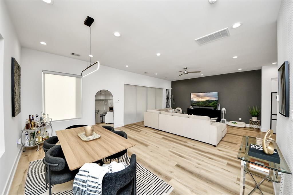 1044 W 17th Street