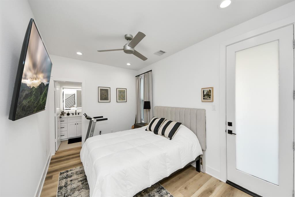 1044 W 17th Street