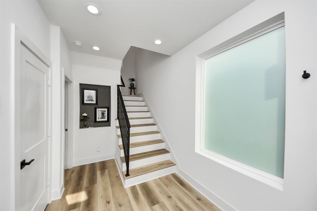 1044 W 17th Street