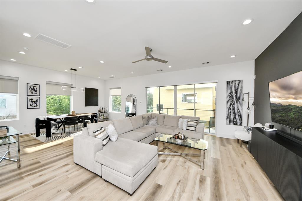 1044 W 17th Street