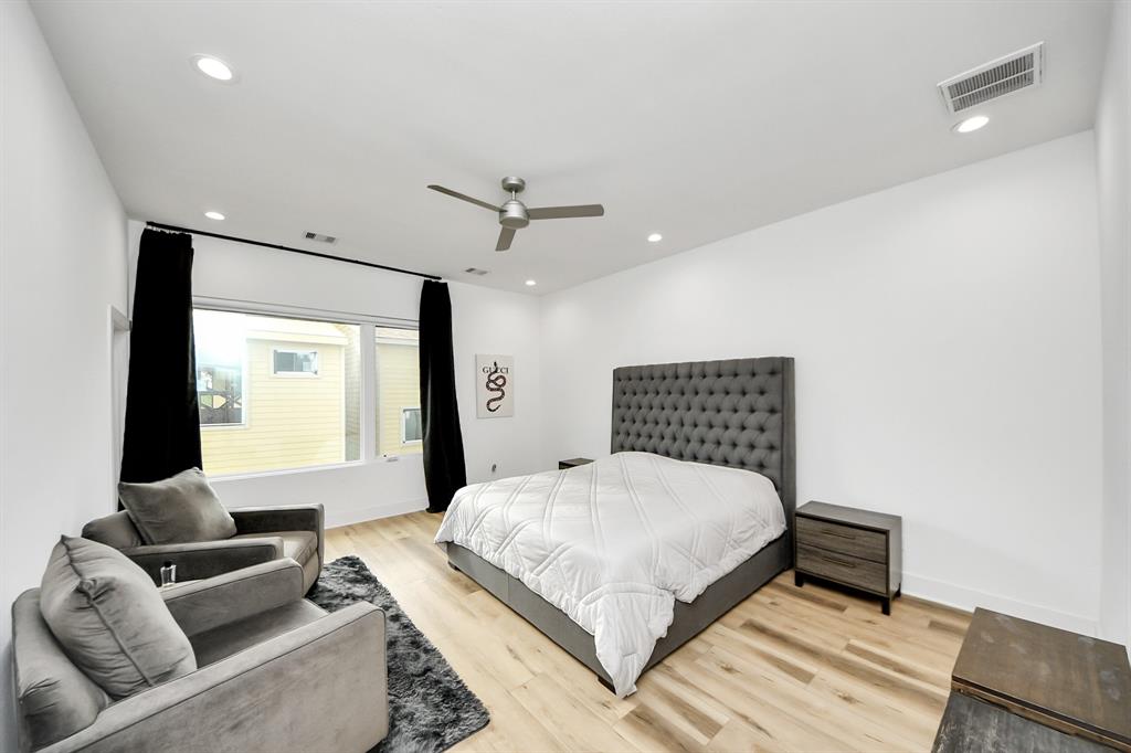 1044 W 17th Street