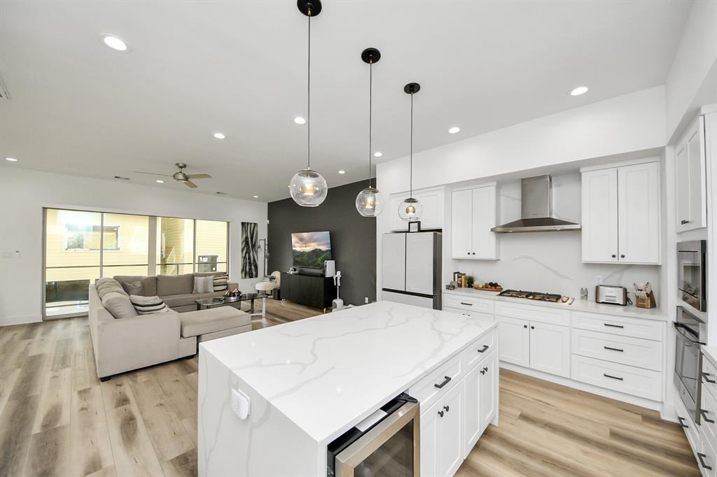1044 W 17th Street