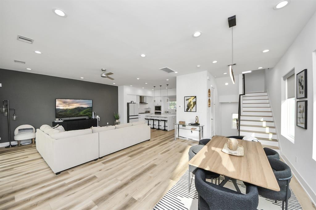 1044 W 17th Street