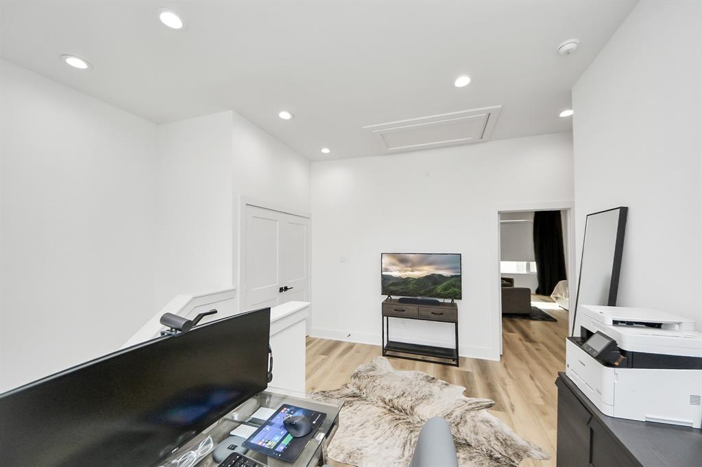 1044 W 17th Street