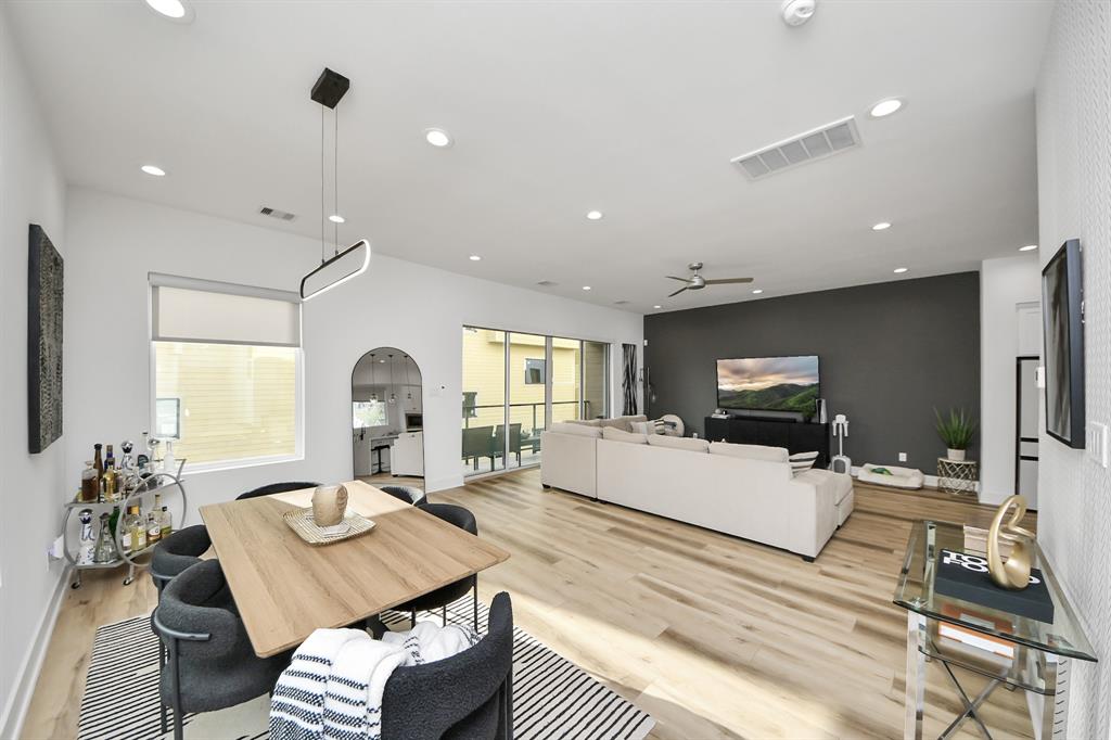 1044 W 17th Street