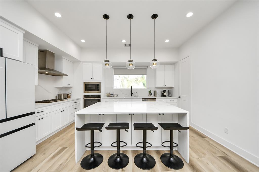 1044 W 17th Street
