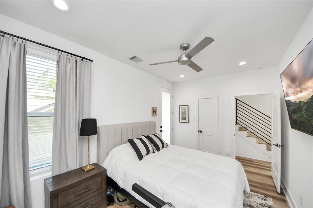 1044 W 17th Street