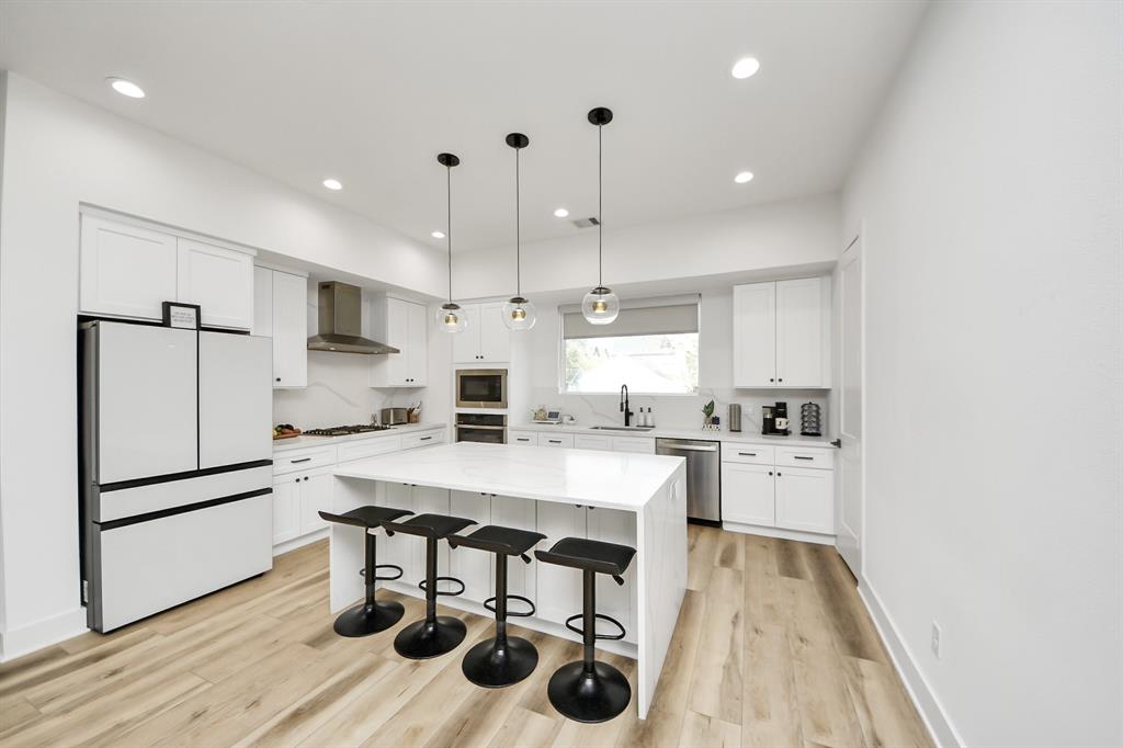 1044 W 17th Street