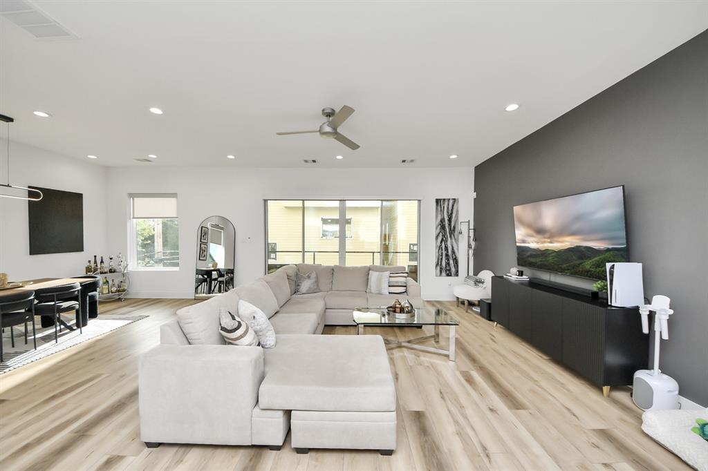 1044 W 17th Street