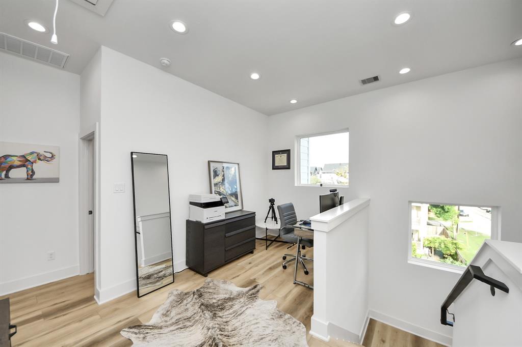 1044 W 17th Street