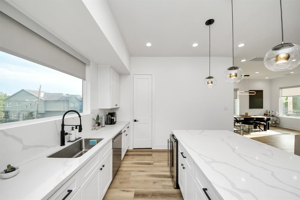 1044 W 17th Street