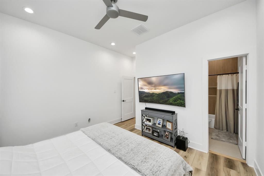 1044 W 17th Street