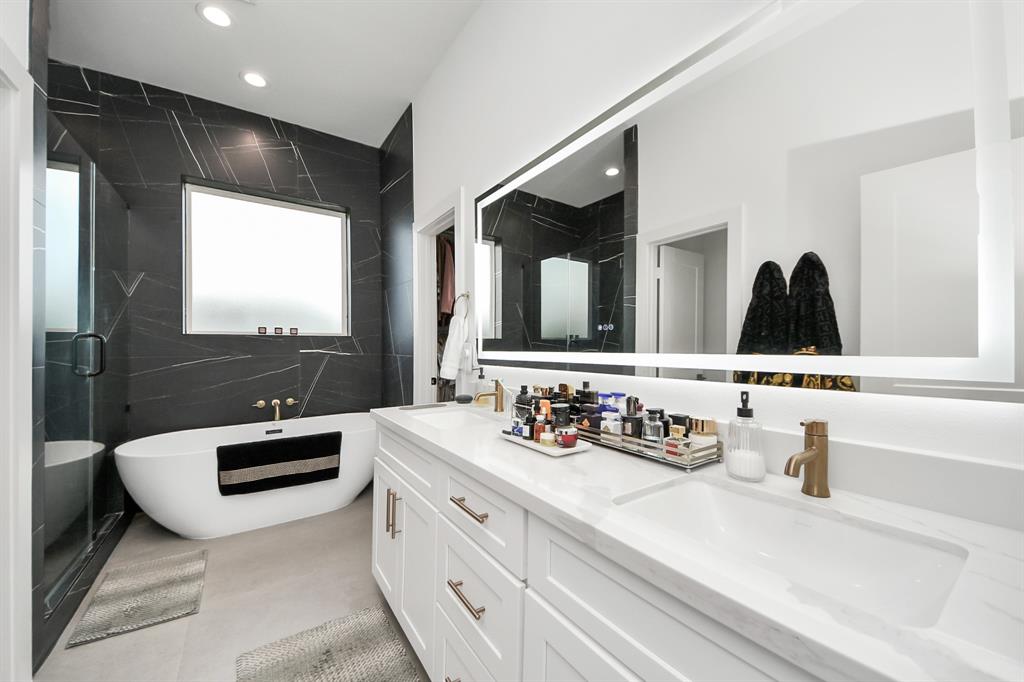 1044 W 17th Street