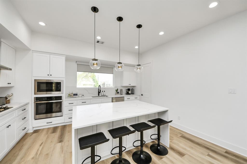 1044 W 17th Street