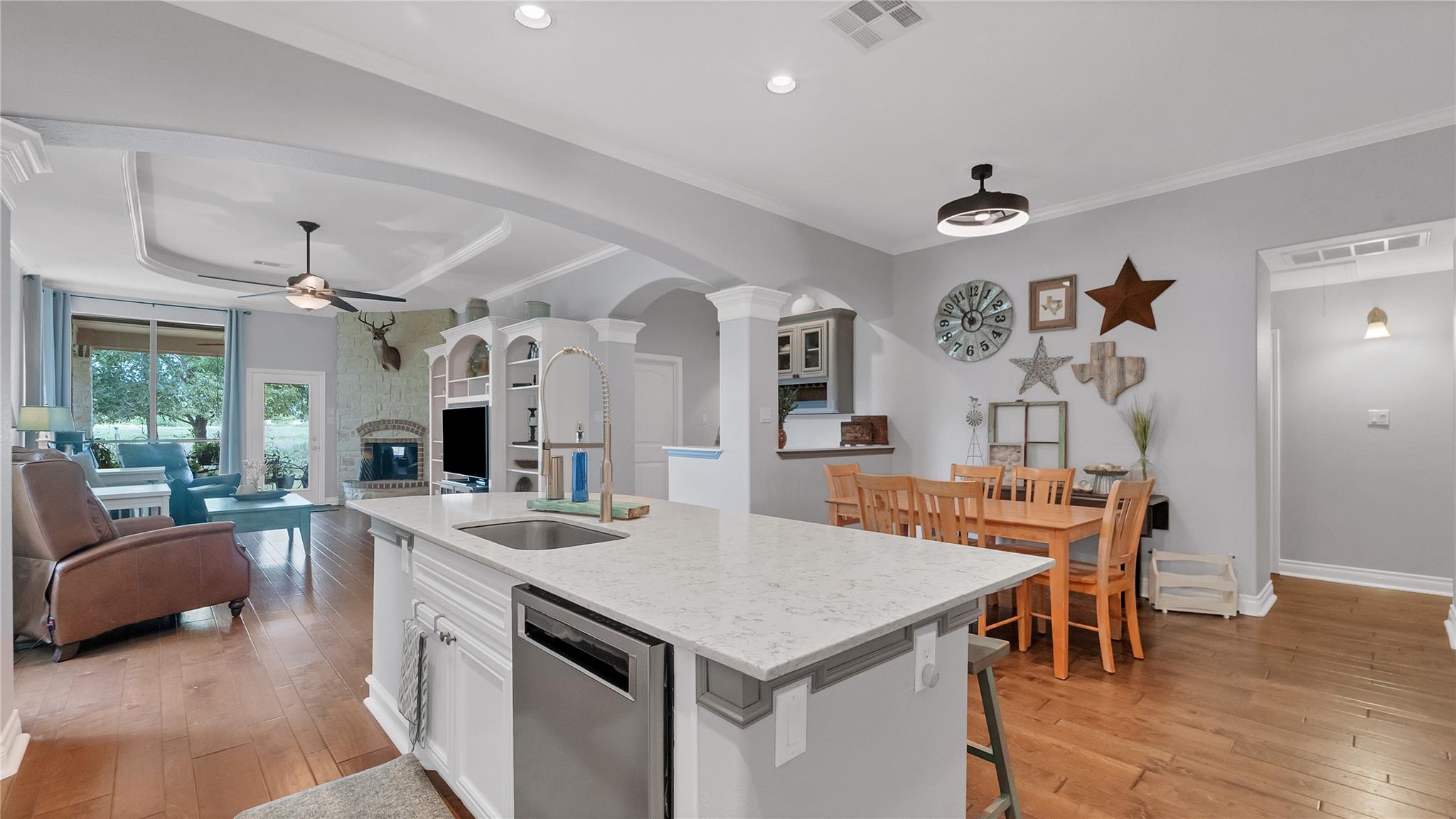 5360 Muske Lane, Pattison