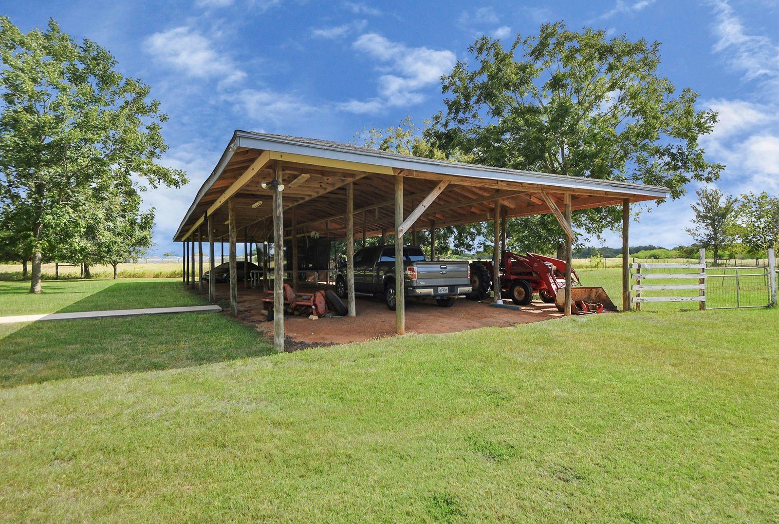 5360 Muske Lane, Pattison