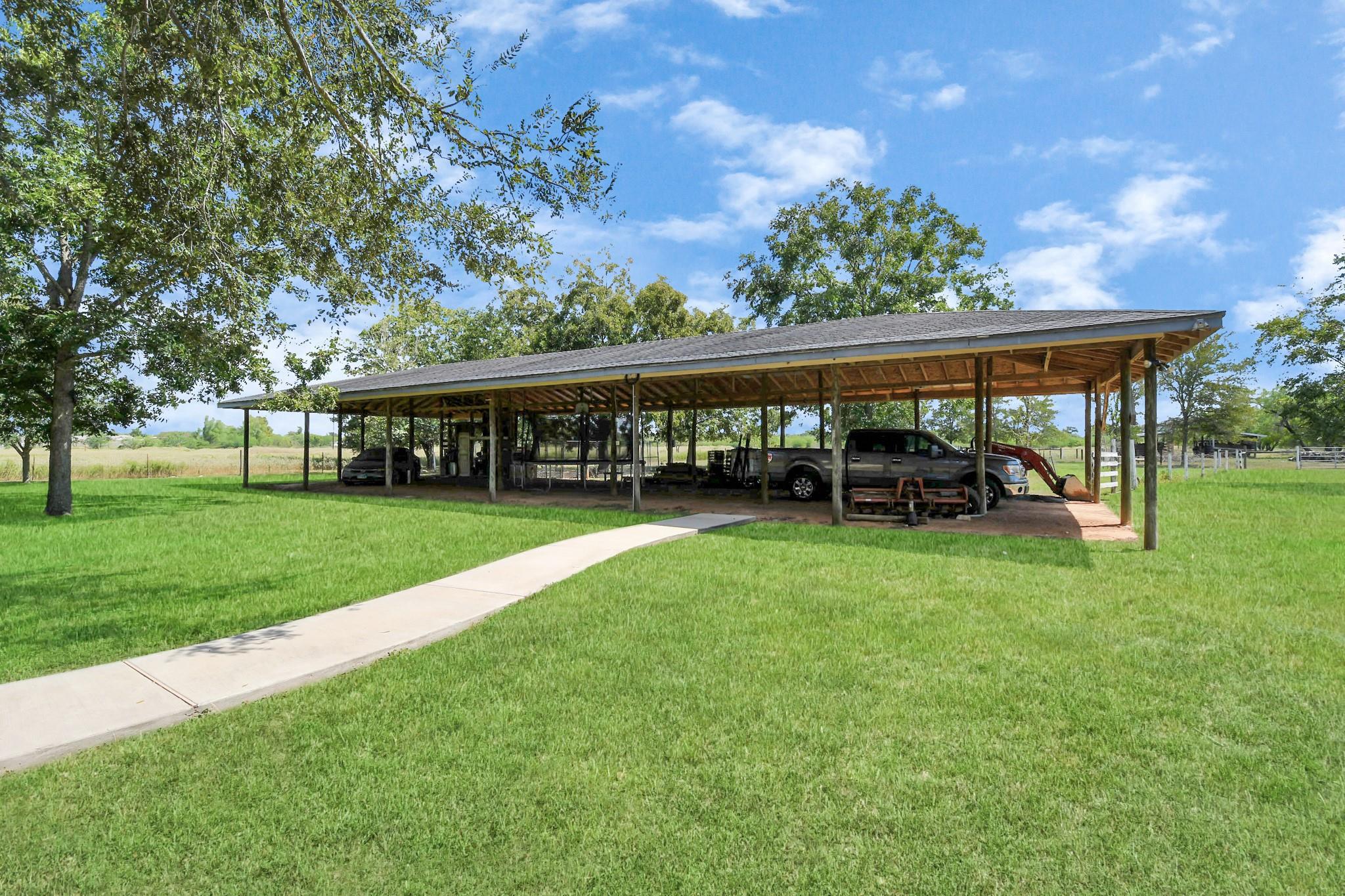 5360 Muske Lane, Pattison