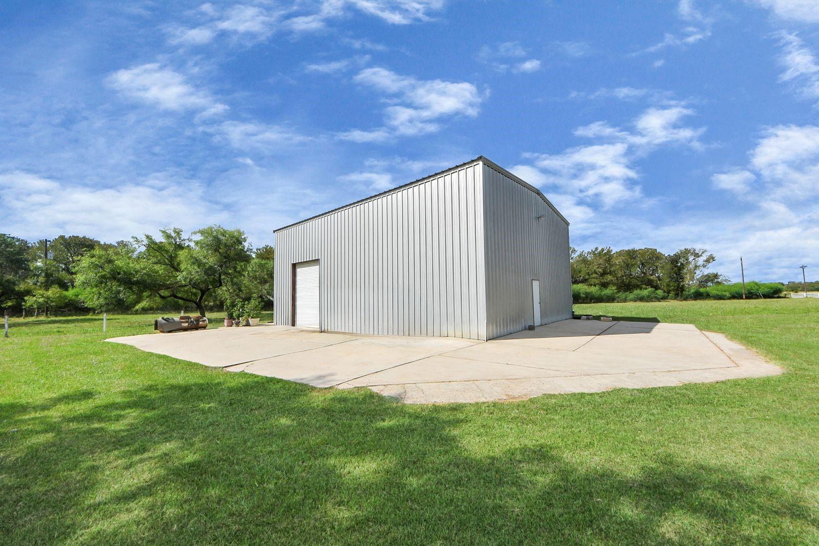 5360 Muske Lane, Pattison