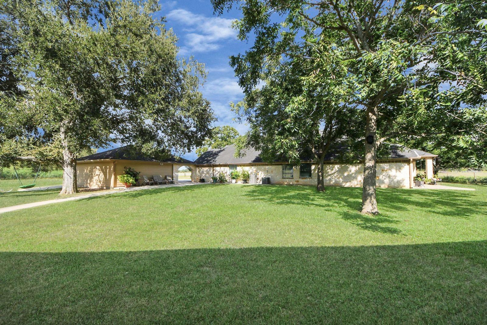 5360 Muske Lane, Pattison