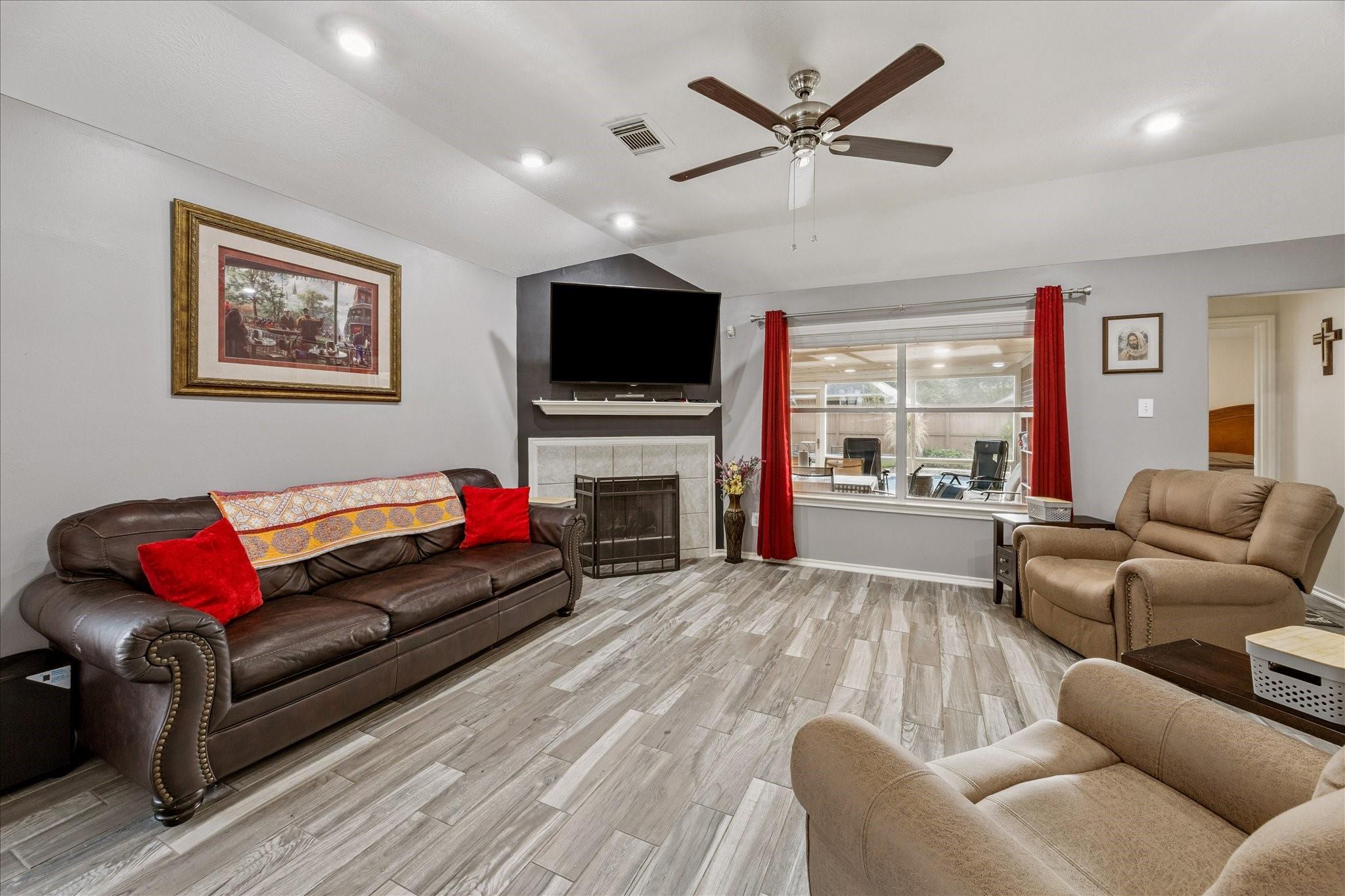 107 Rocky Cove Lane, Dickinson