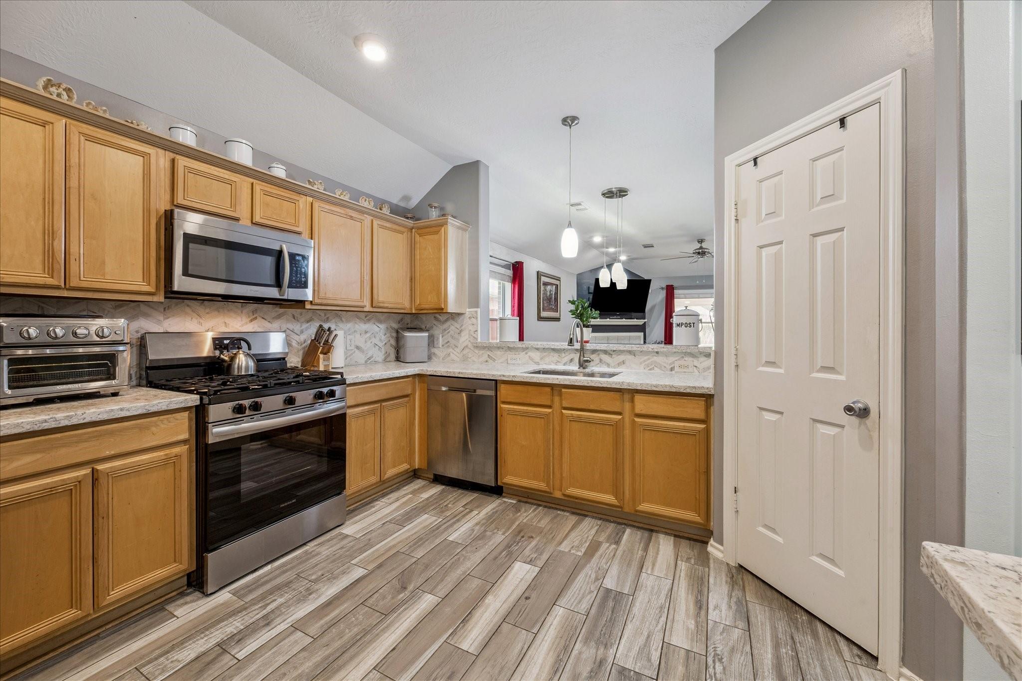 107 Rocky Cove Lane, Dickinson