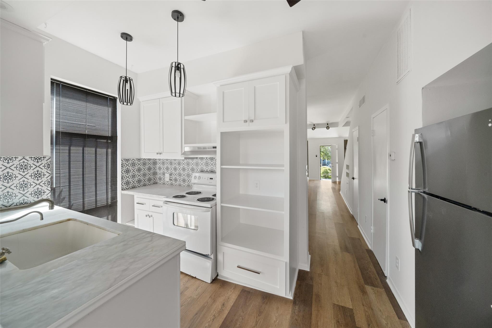 518 Hawthorne Street # 1