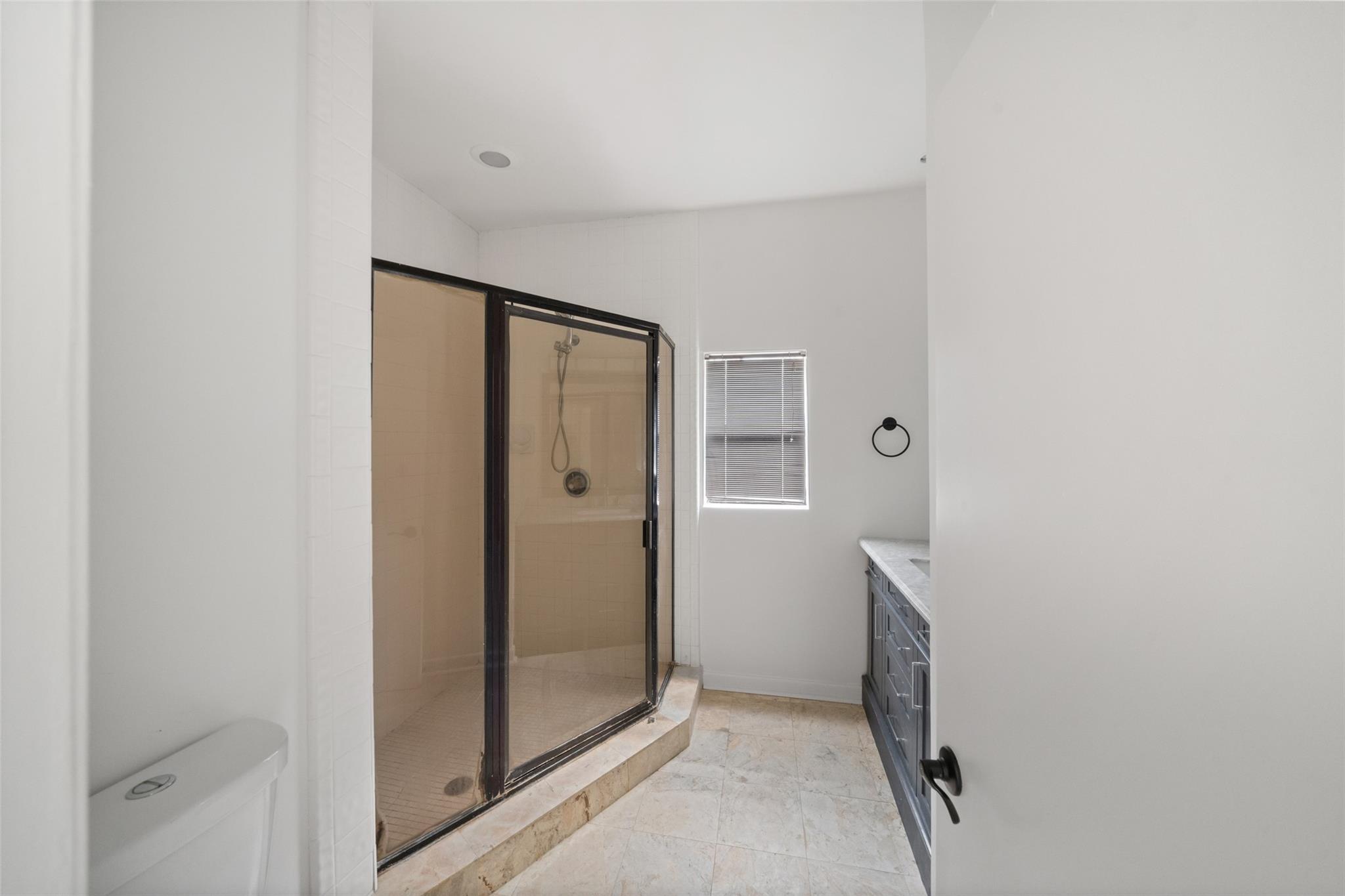 518 Hawthorne Street # 1