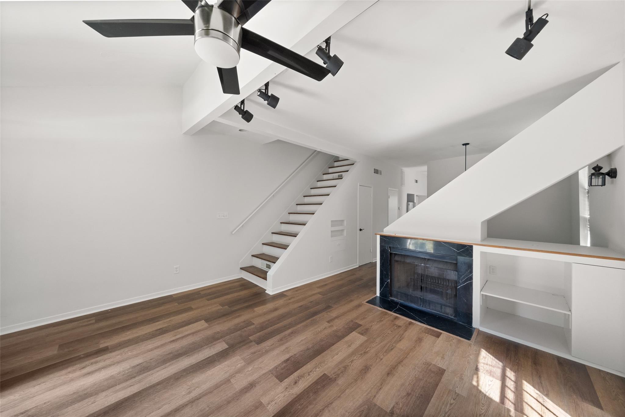518 Hawthorne Street # 1