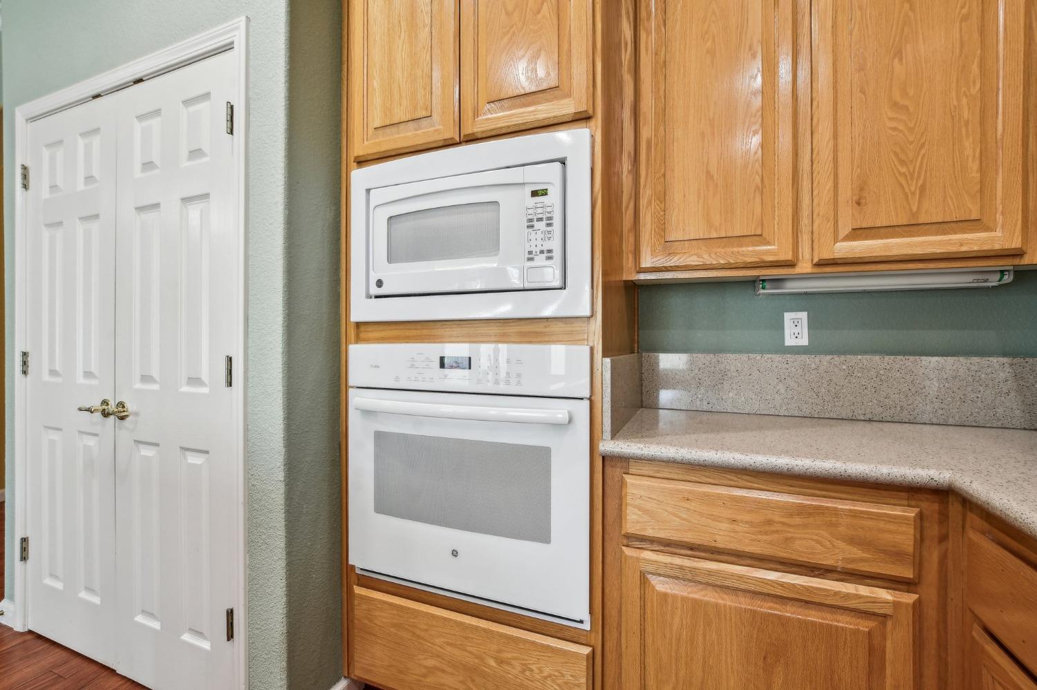 5115 Whisper Oaks Lane