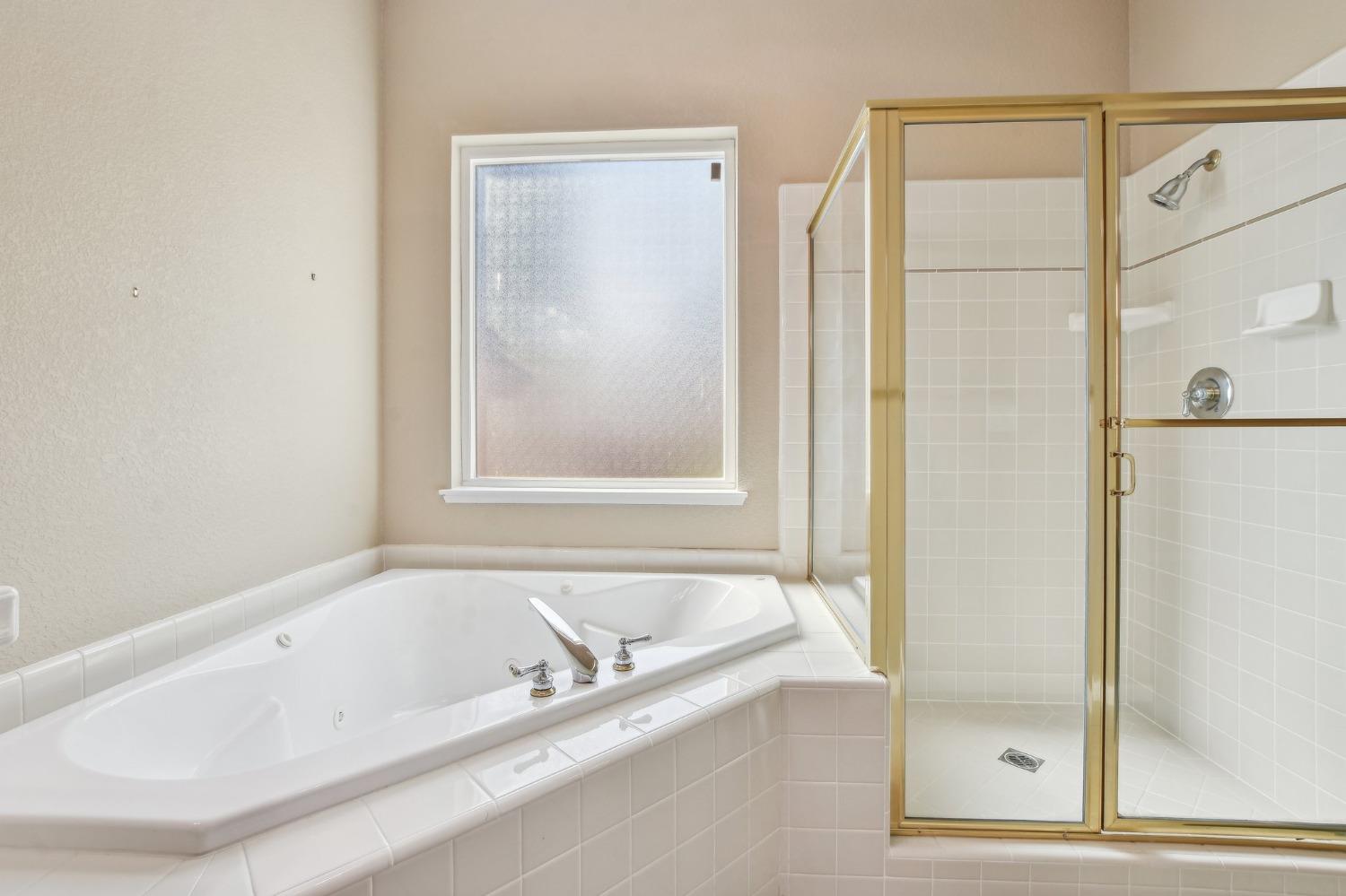 5115 Whisper Oaks Lane