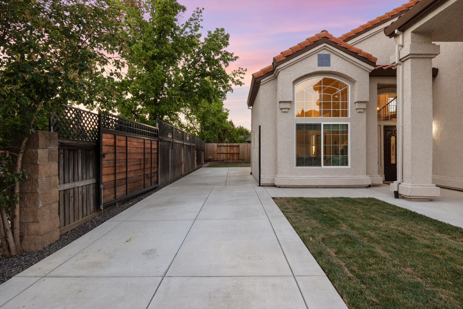 5401 Casa Grande Avenue