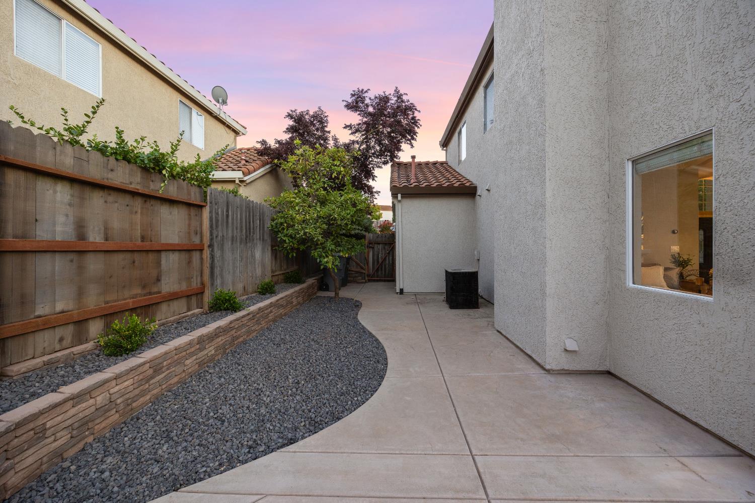 5401 Casa Grande Avenue