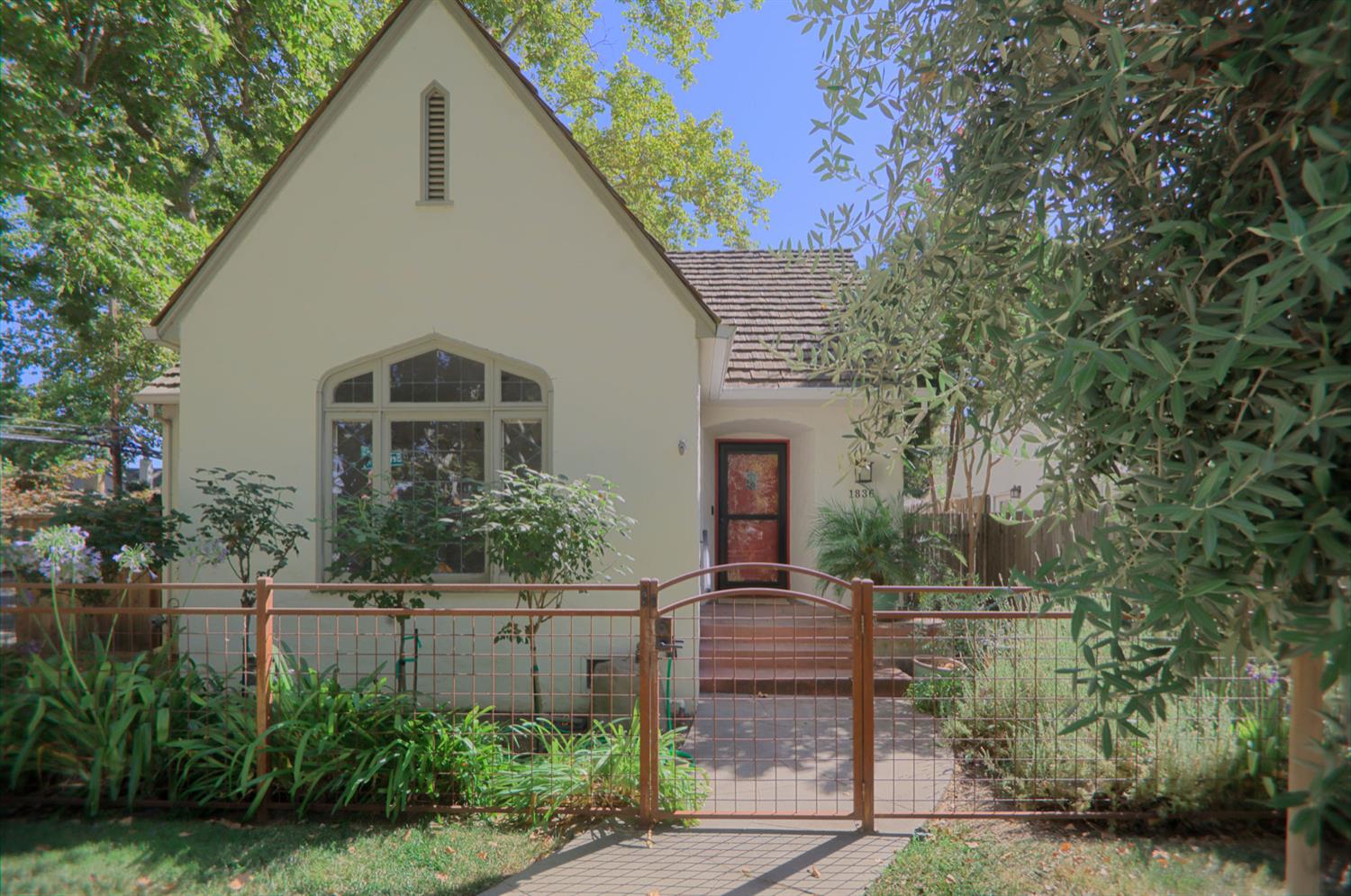 1836 Beverly Way