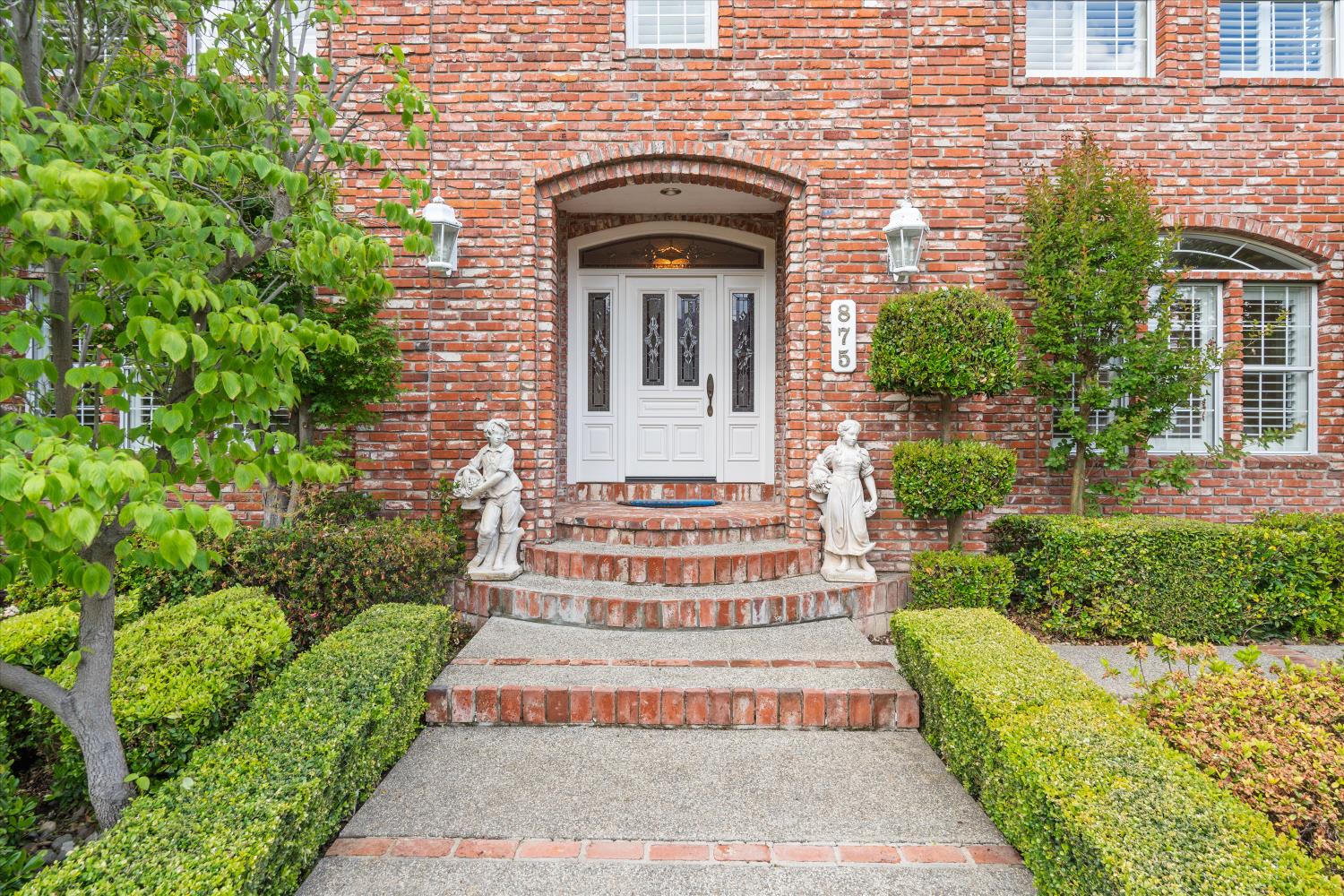875 Shore Breeze Drive