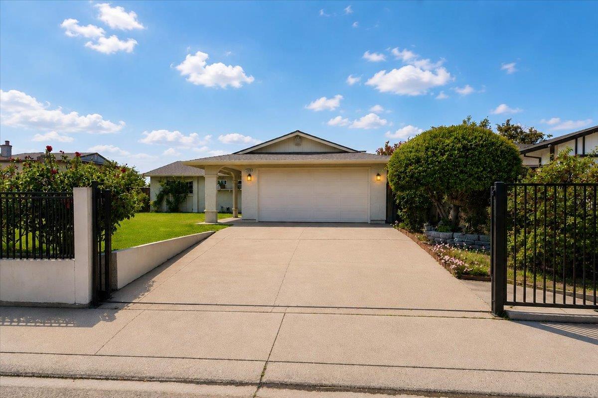 4049 Farmer Way