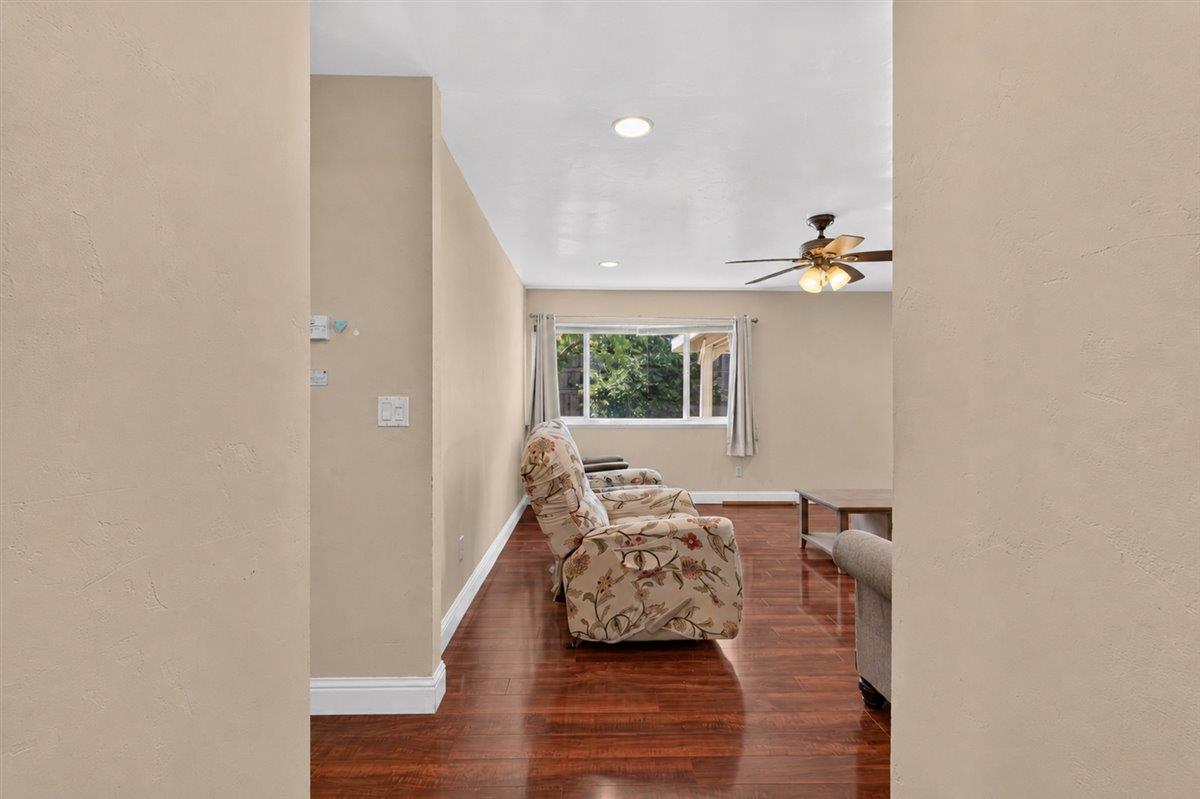 4049 Farmer Way
