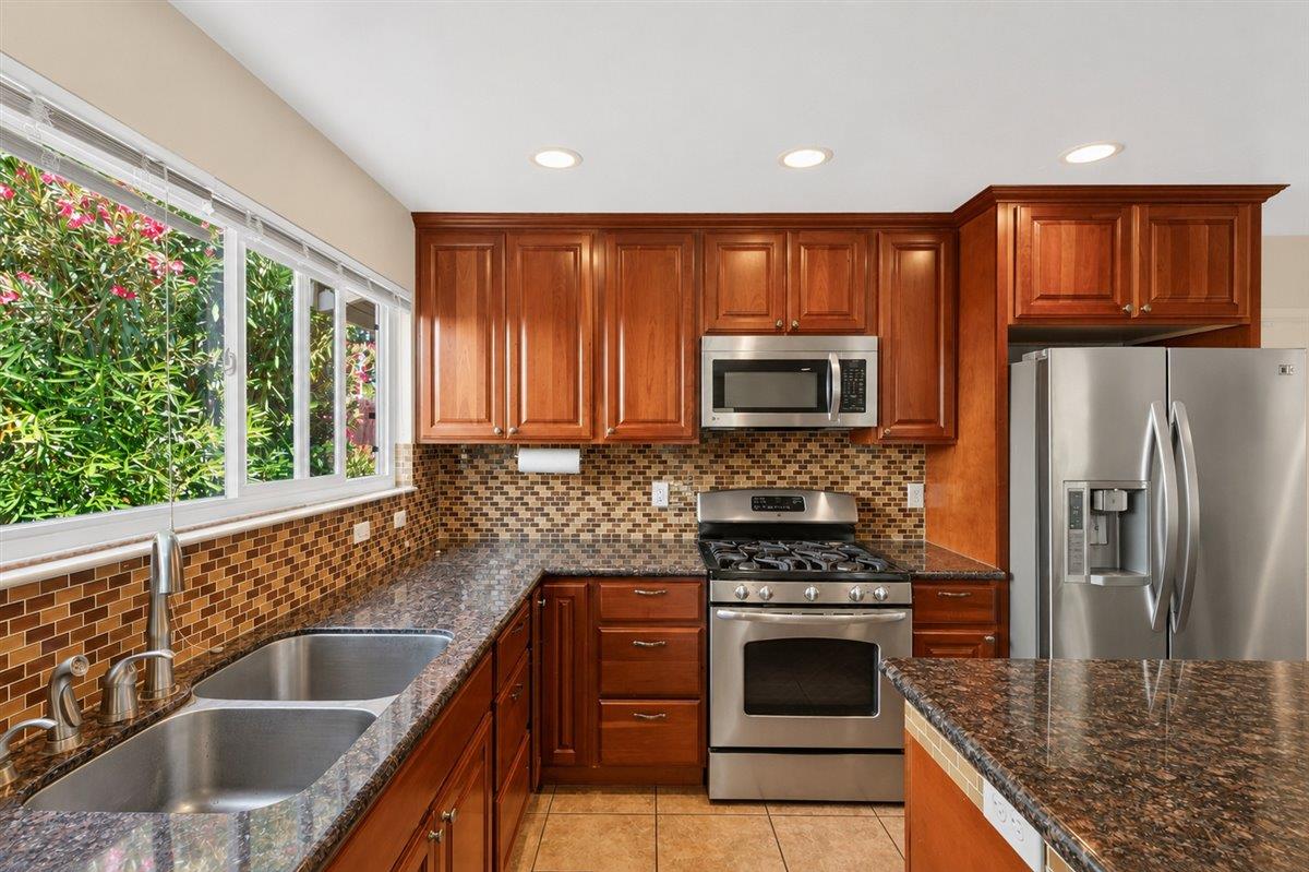 4049 Farmer Way