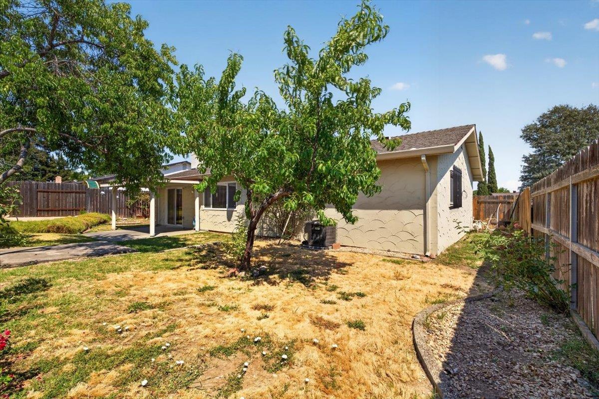 4049 Farmer Way