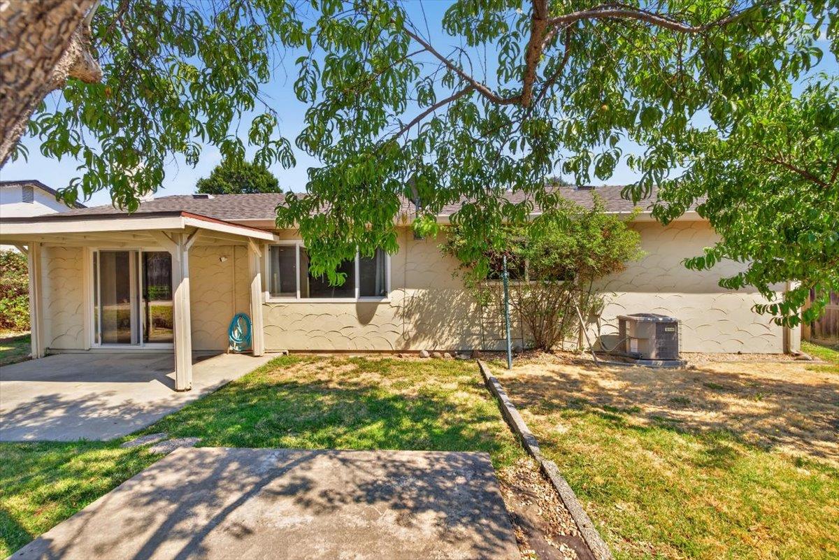4049 Farmer Way
