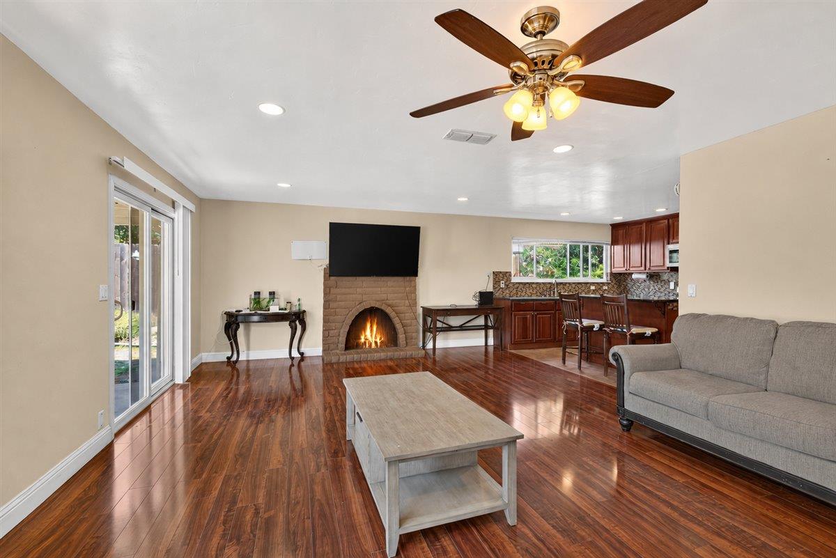 4049 Farmer Way