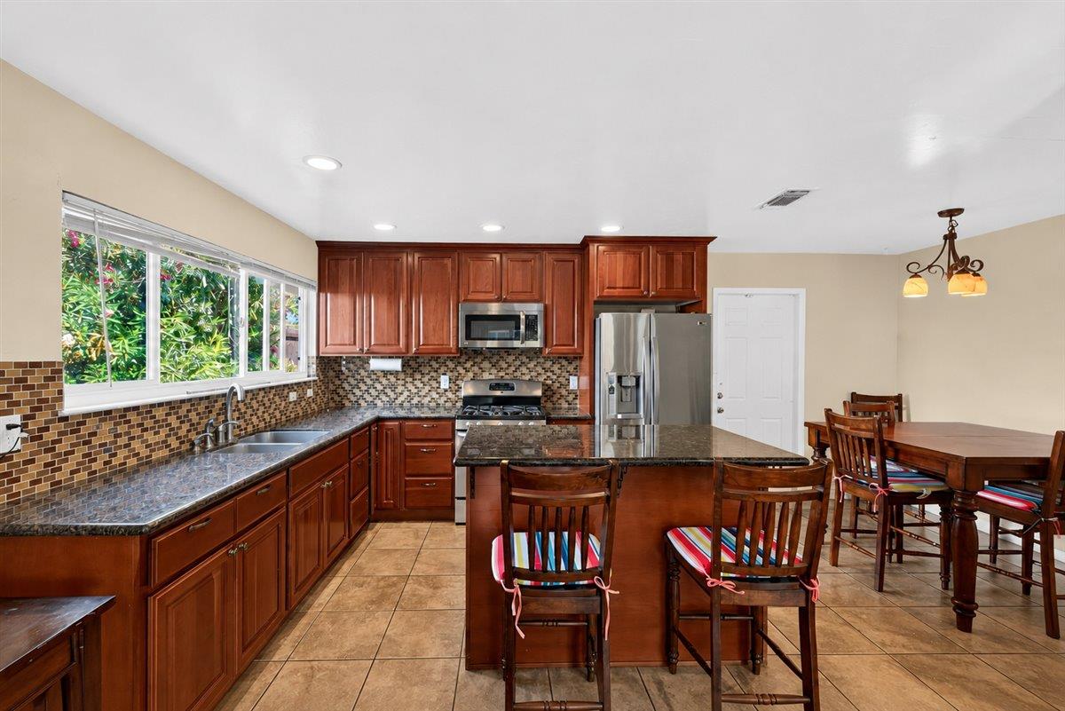 4049 Farmer Way