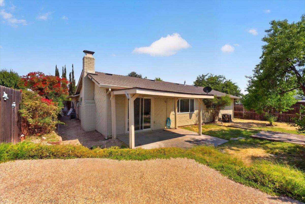 4049 Farmer Way