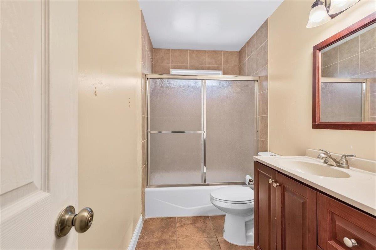 4049 Farmer Way