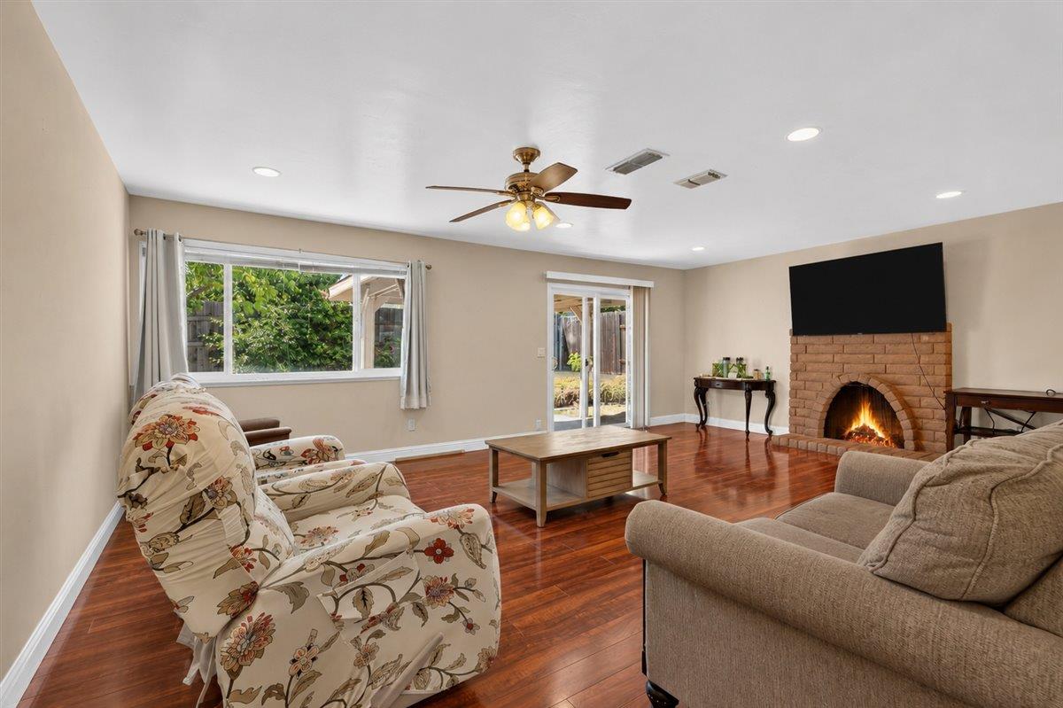 4049 Farmer Way